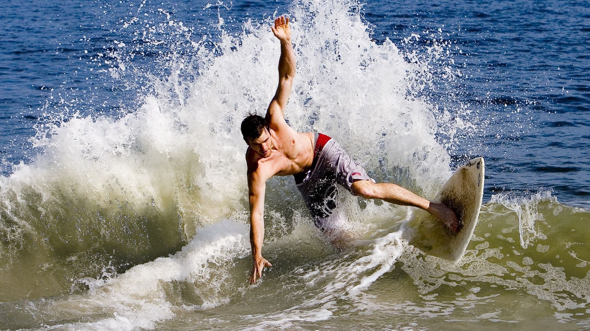 西甲国家德比之夜，切特关键战不手软