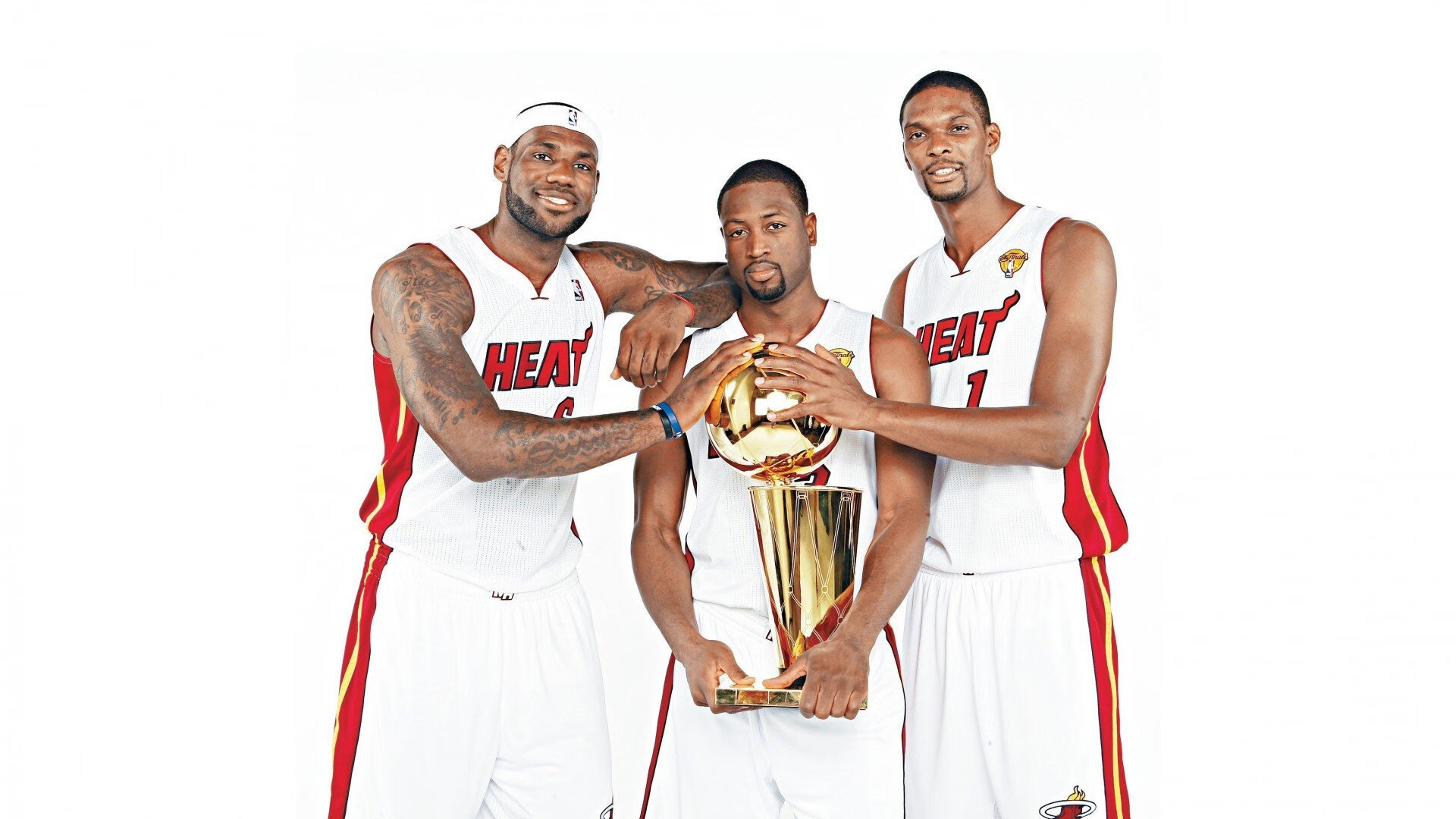 赛道与球场的双重奏，当哈利伯顿在F1街道赛接管，开拓者已在赛场完胜