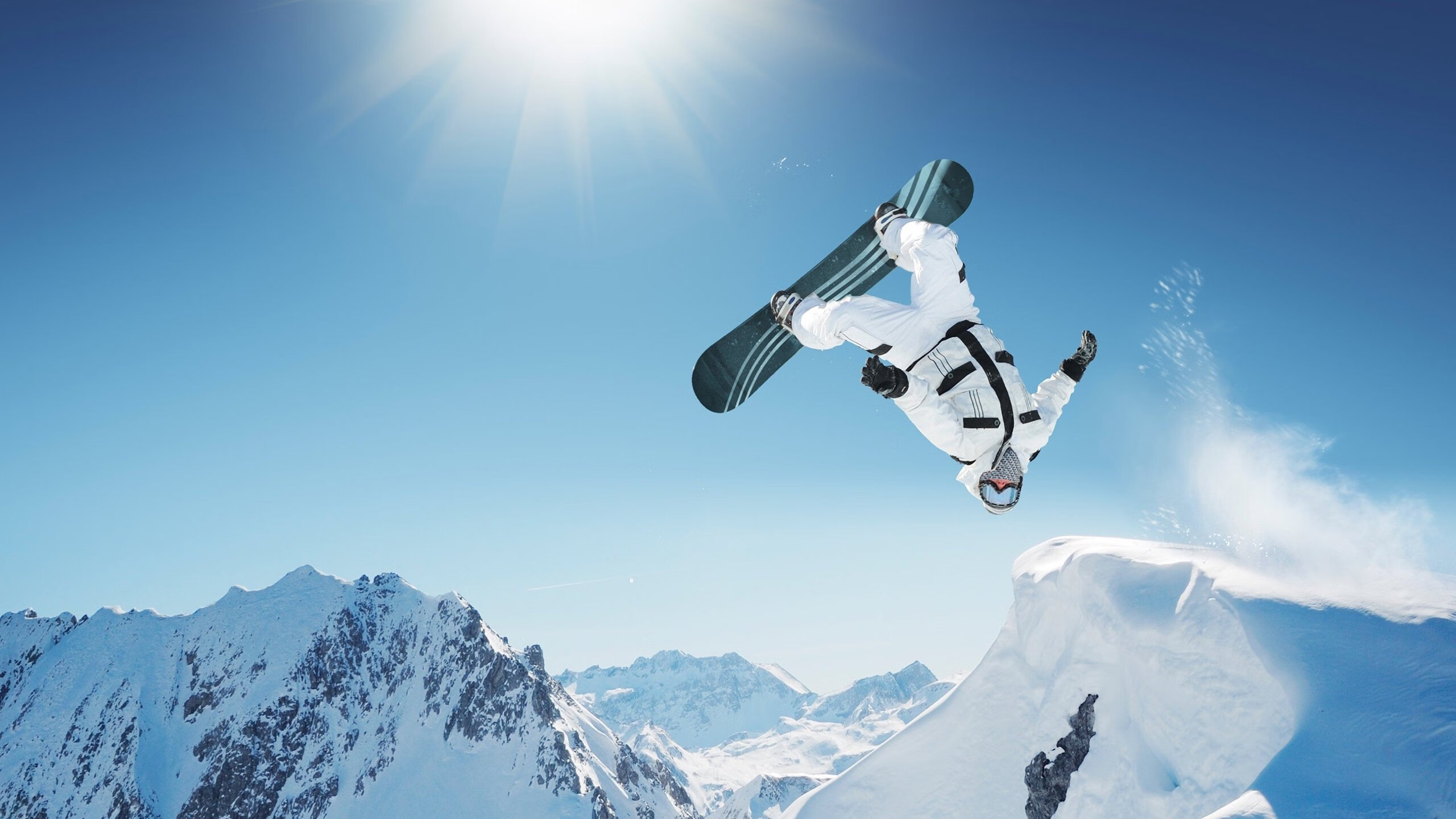 F1新赛季揭幕战之夜，哈利伯顿关键战不手软，速度与意志的双重奏