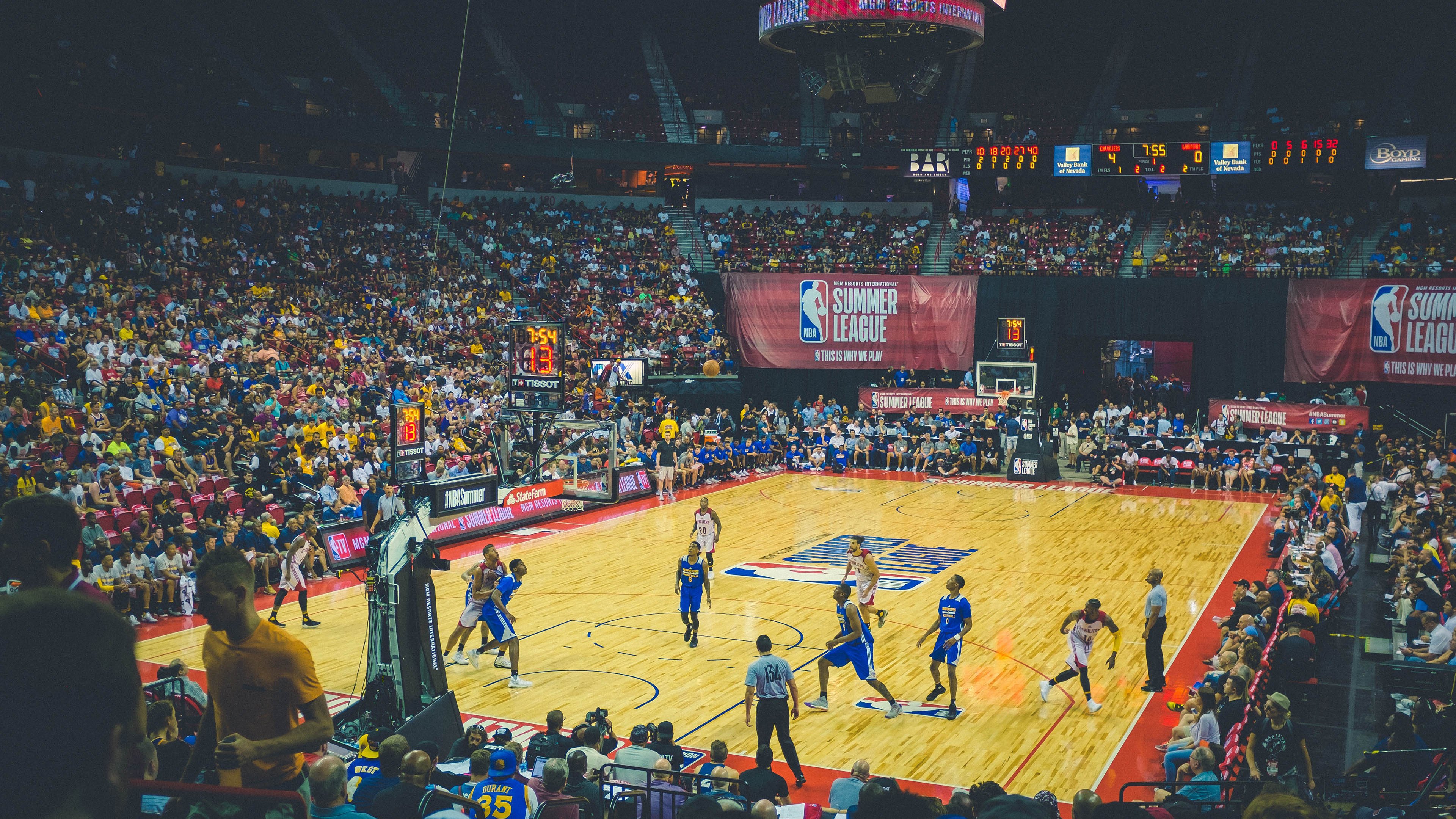 赛道与球场,当F1争冠焦点战遇上掘金绝杀太阳