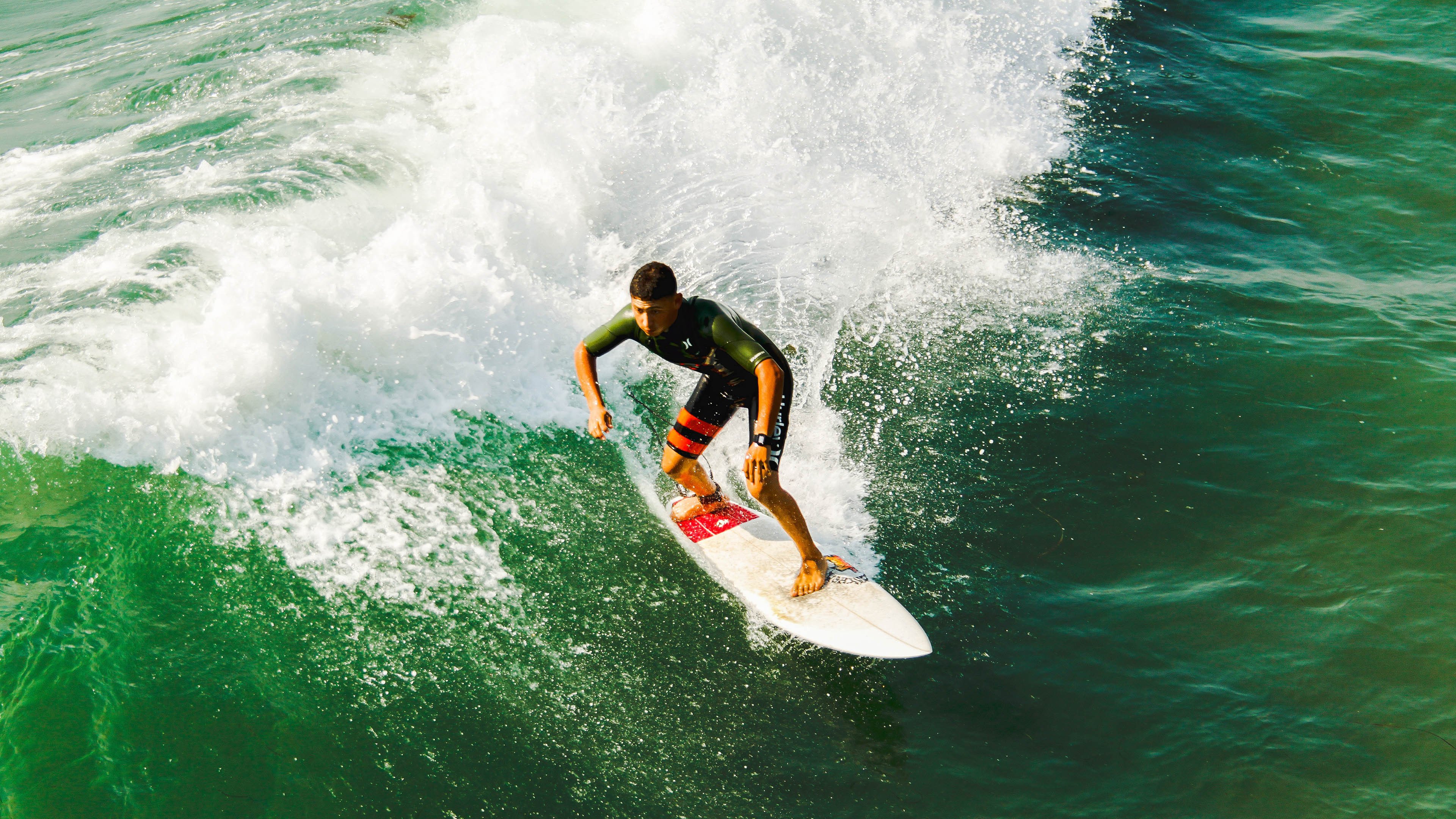 赛道与球场的双重奏，当保罗在F1街道赛接管，广东队如何强压森林狼？