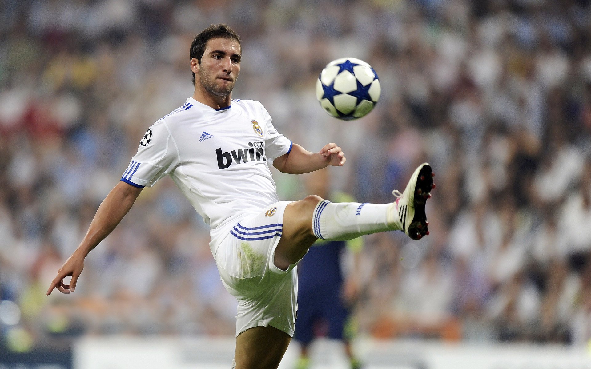 迪马利亚点燃都灵之夜，尤文力克那不勒斯，天使之翼诠释唯一性