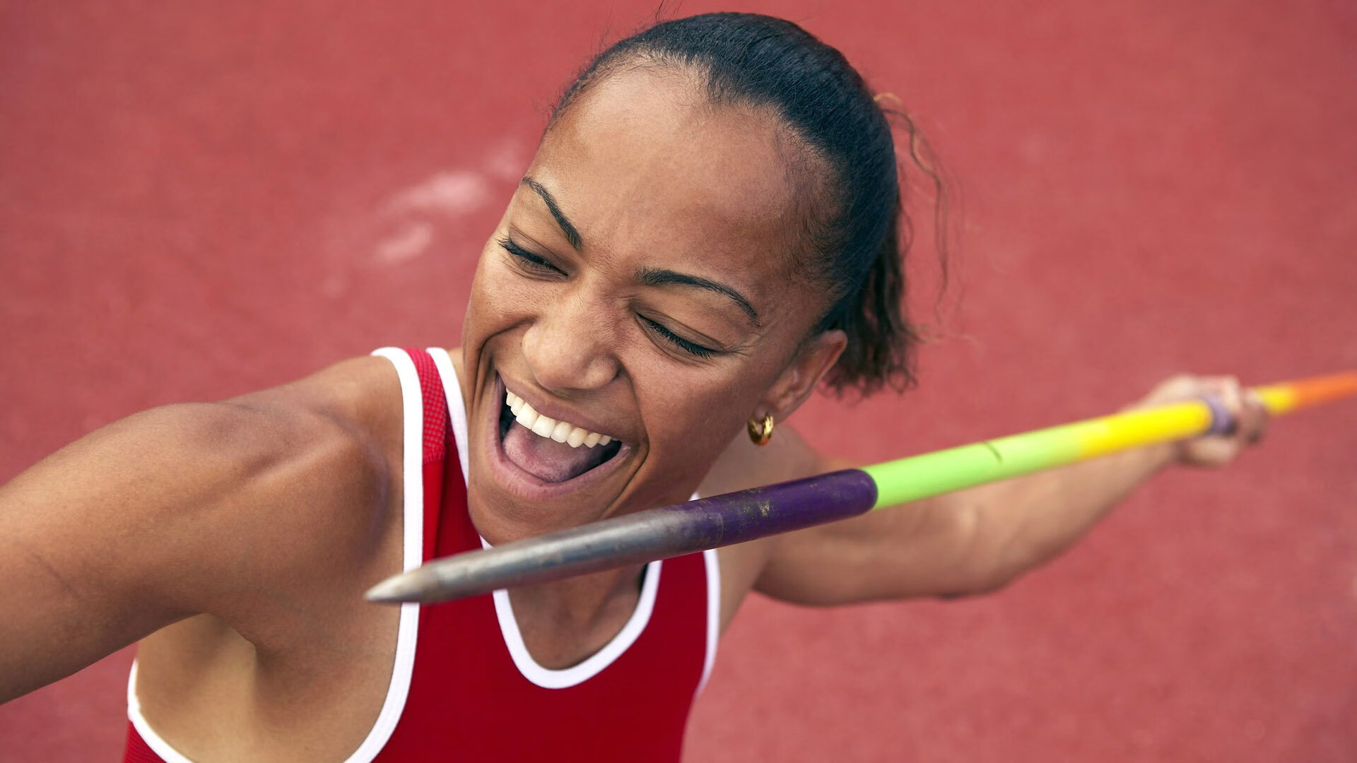 塞恩斯一骑绝尘，雷诺战术完胜，轻取红牛二队背后的颠覆与启示