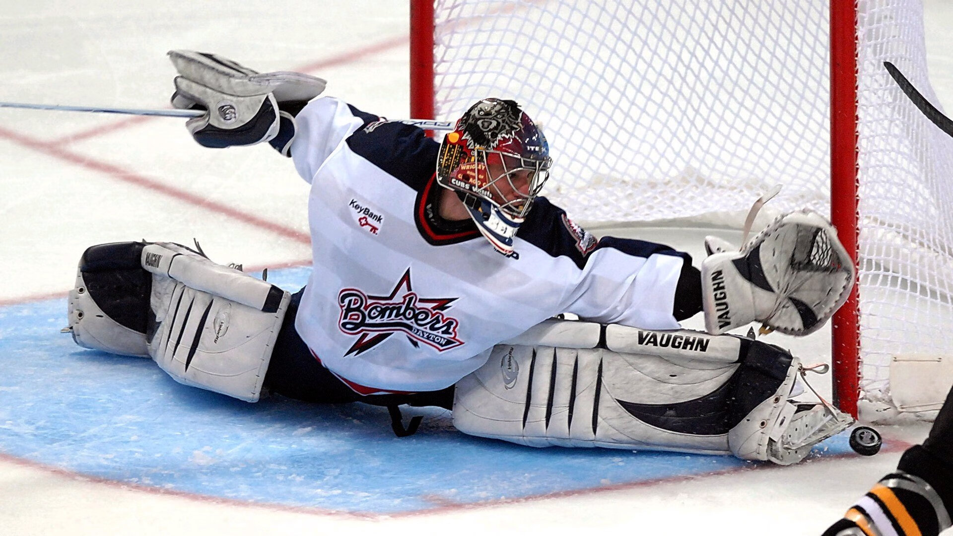 赛道上的绝对统治，哈斯车队战术碾压阿斯顿马丁，汉密尔顿逆境中闪耀高光表现